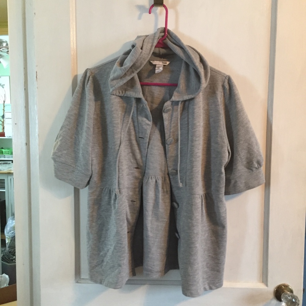 H&M babydoll cut short-sleeve buttonup hoodie sz L